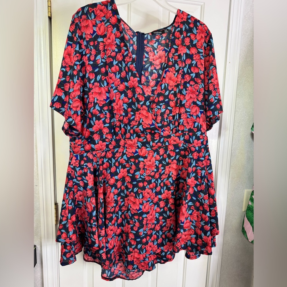 Boohoo Plus FLORAL WRAP SKORT ROMPER - Picture 2 of 3